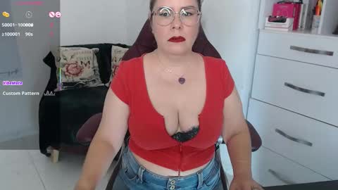 Snapshot of diva_milf chatting on November 20, 2025, 8:19 pm Diva online show from November 20, 2025, 8:19 pm