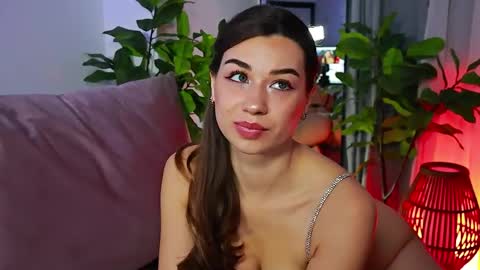 Tia online show from April 6, 2026, 8:10 pm