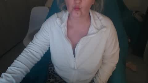 Snapshot of divineblond chatting on March 15, 2026, 8:15 pm Alexxa online show from March 15, 2026, 8:15 pm