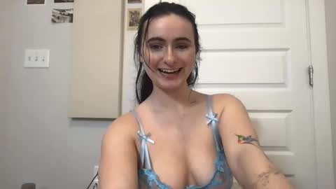 Divine Hips online show from February 3, 2025, 4:52 pm