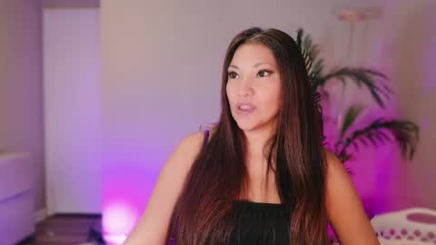 DivineLynn online show from April 30, 2026, 2:12 pm
