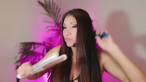 DivineLynn online show from May 24, 2026, 3:17 pm