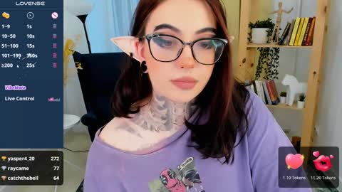 dixipixi_ online show from December 7, 2024, 9:06 am