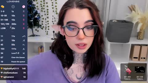 dixipixi_ online show from December 19, 2024, 1:29 pm