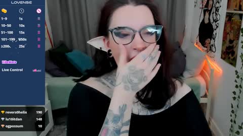 dixipixi_ online show from January 3, 2025, 8:43 am