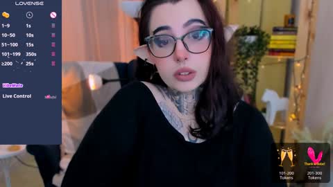 dixipixi_ online show from January 18, 2025, 5:41 am