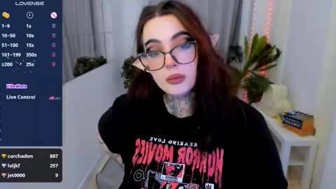 dixipixi_ online show from February 22, 2025, 12:19 pm