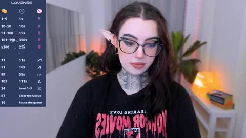 dixipixi_ online show from February 23, 2025, 5:45 am