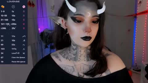 dixipixi_ online show from October 31, 2025, 5:52 am