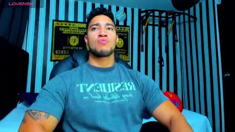 Snapshot of dixon_ray_ chatting on February 14, 2025, 11:20 pm Dixon online show from February 14, 2025, 11:20 pm