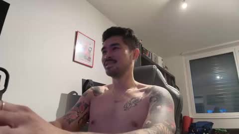 D online show from December 1, 2025, 9:03 am