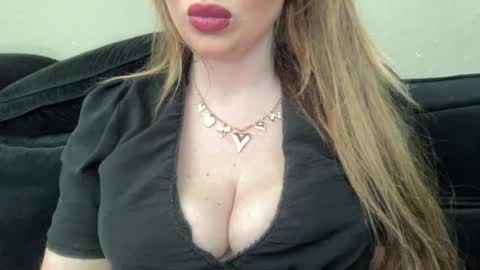 Snapshot of djelina940 chatting on August 8, 2026, 12:07 pm djelina940 online show from August 8, 2026, 12:07 pm