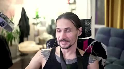 Snapshot of dl_raven chatting on November 13, 2025, 5:12 pm Silverhand online show from November 13, 2025, 5:12 pm