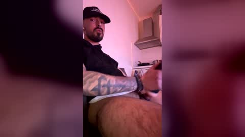 Azier online show from March 22, 2026, 8:01 pm