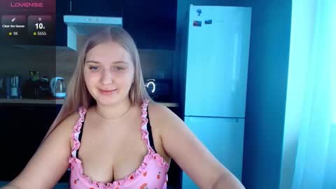 Snapshot of do_u_want_alice chatting on February 19, 2026, 7:04 am Alice online show from February 19, 2026, 7:04 am