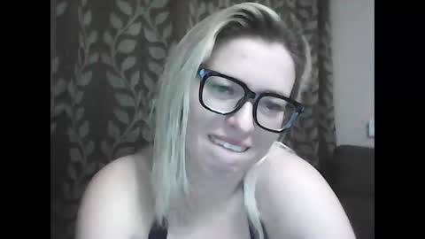 Snapshot of dolce_tempt chatting on December 15, 2025, 6:56 pm dolce_tempt online show from December 15, 2025, 6:56 pm