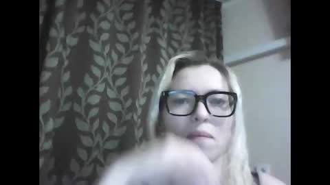 Snapshot of dolce_tempt chatting on December 17, 2025, 6:47 pm dolce_tempt online show from December 17, 2025, 6:47 pm