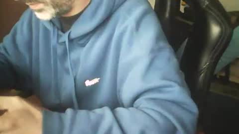 dolcedillei online show from November 17, 2025, 12:44 pm