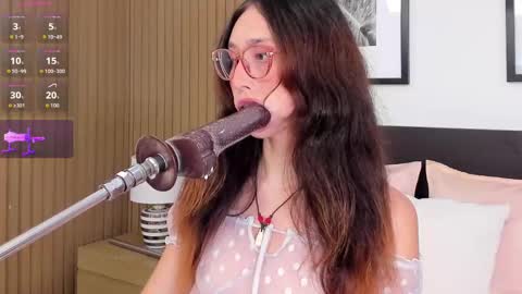 Bella  online show from September 24, 2025, 8:12 pm