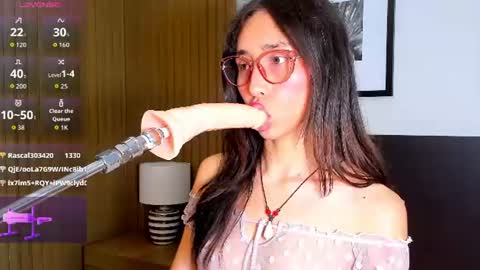 Snapshot of doll_bella_ chatting on June 11, 2026, 12:32 am Bella online show from June 11, 2026, 12:32 am