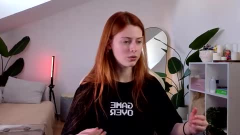 Your doll Lesli online show from October 10, 2025, 9:19 am