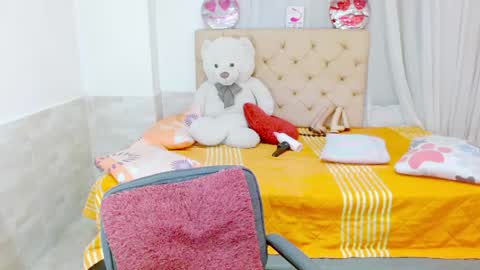 ilona online show from May 3, 2026, 5:19 pm