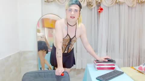 ilona online show from May 9, 2026, 5:23 am