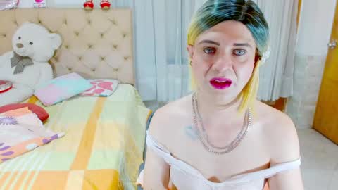 ilona online show from May 19, 2026, 5:14 am