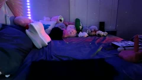 DOLLLFACE online show from December 30, 2024, 10:21 am