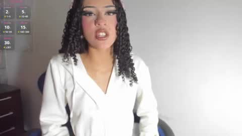 dolly_boob online show from July 7, 2026, 5:21 am