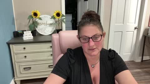 Dolly online show from March 5, 2025, 12:16 am