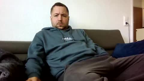 dombio_12 online show from April 4, 2026, 9:18 am