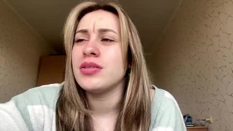 Mia online show from April 16, 2026, 8:04 am