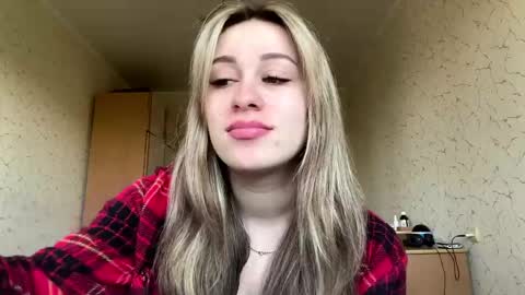 Mia online show from April 22, 2026, 8:06 am