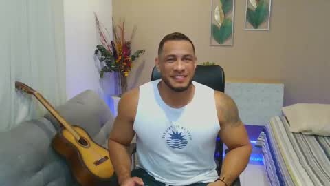 dominic_hulk1 online show from October 4, 2025, 3:59 am