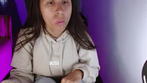 Snapshot of dominica3 chatting on December 1, 2025, 9:53 pm online show from December 1, 2025, 9:53 pm