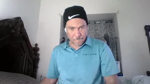 Snapshot of dominicanorico chatting on April 8, 2026, 12:43 am luis online show from April 8, 2026, 12:43 am