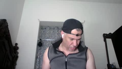 Snapshot of dominicanorico chatting on April 12, 2026, 7:57 am luis online show from April 12, 2026, 7:57 am