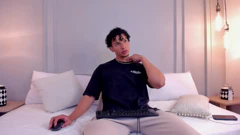 Dominick Star online show from September 21, 2025, 4:03 am