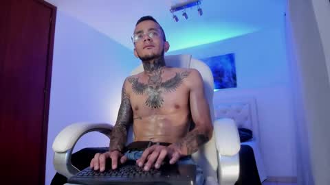 Snapshot of dominicparkerr chatting on March 20, 2026, 12:26 am Dominic online show from March 20, 2026, 12:26 am