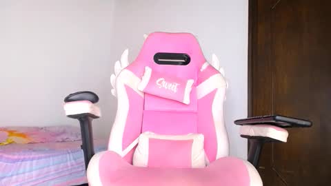   online show from November 20, 2025, 10:04 am