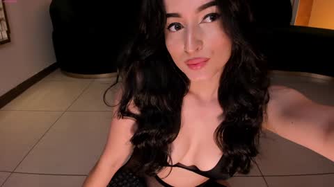 Snapshot of dominiquevega_ chatting on December 9, 2024, 11:47 am Dominique online show from December 9, 2024, 11:47 am