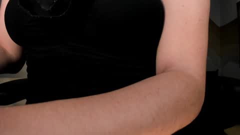 Snapshot of dominiquevega_ chatting on December 19, 2024, 3:51 am Dominique online show from December 19, 2024, 3:51 am