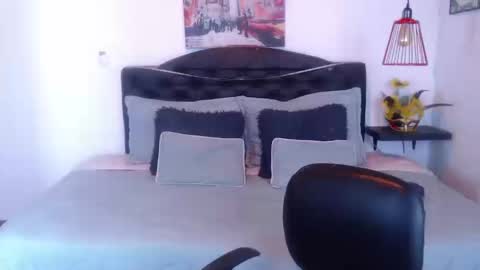  D O M I N K  online show from September 10, 2025, 7:58 pm