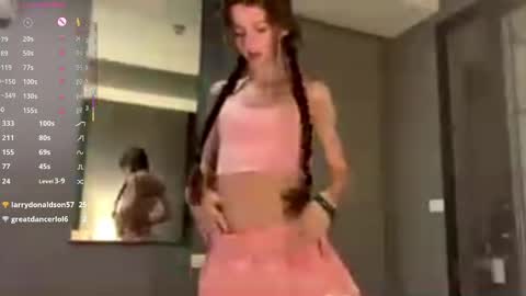 Kira online show from April 10, 2026, 1:22 am