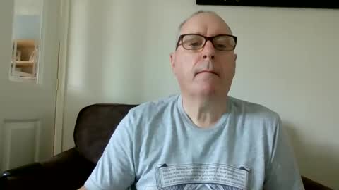 Snapshot of domjolly08 chatting on October 2, 2025, 10:22 am David uk online show from October 2, 2025, 10:22 am