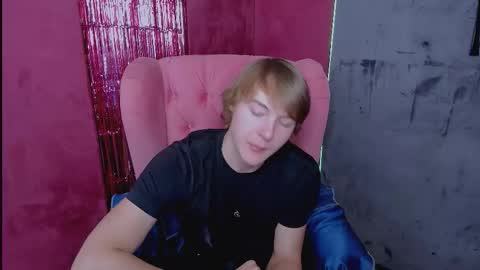 Snapshot of donald_brooks chatting on December 14, 2025, 9:52 pm Donald online show from December 14, 2025, 9:52 pm