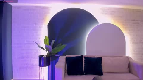  Donna Stonne  online show from September 25, 2025, 3:43 am