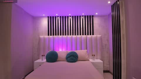  Donna Stonne  online show from September 30, 2025, 3:33 am