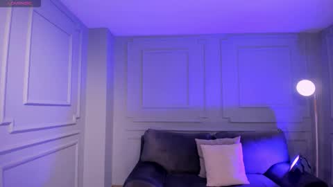  Donna Stonne  online show from October 1, 2025, 4:07 am